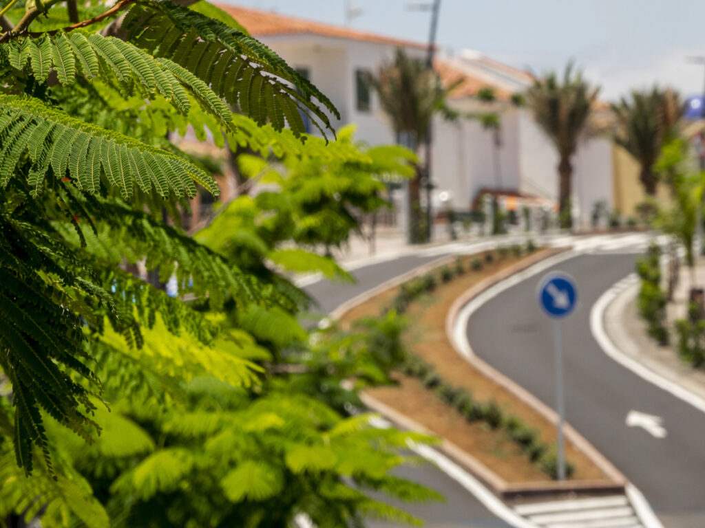 OPTSIGNS | Grünere Straßen, Sicherere Reisen: Die Rolle von CO₂ Concrete in der Verkehrssicherheit OPTSIGNS | Greener Roads, Safer Journeys: CO₂ Concrete’s Role in Traffic Safety