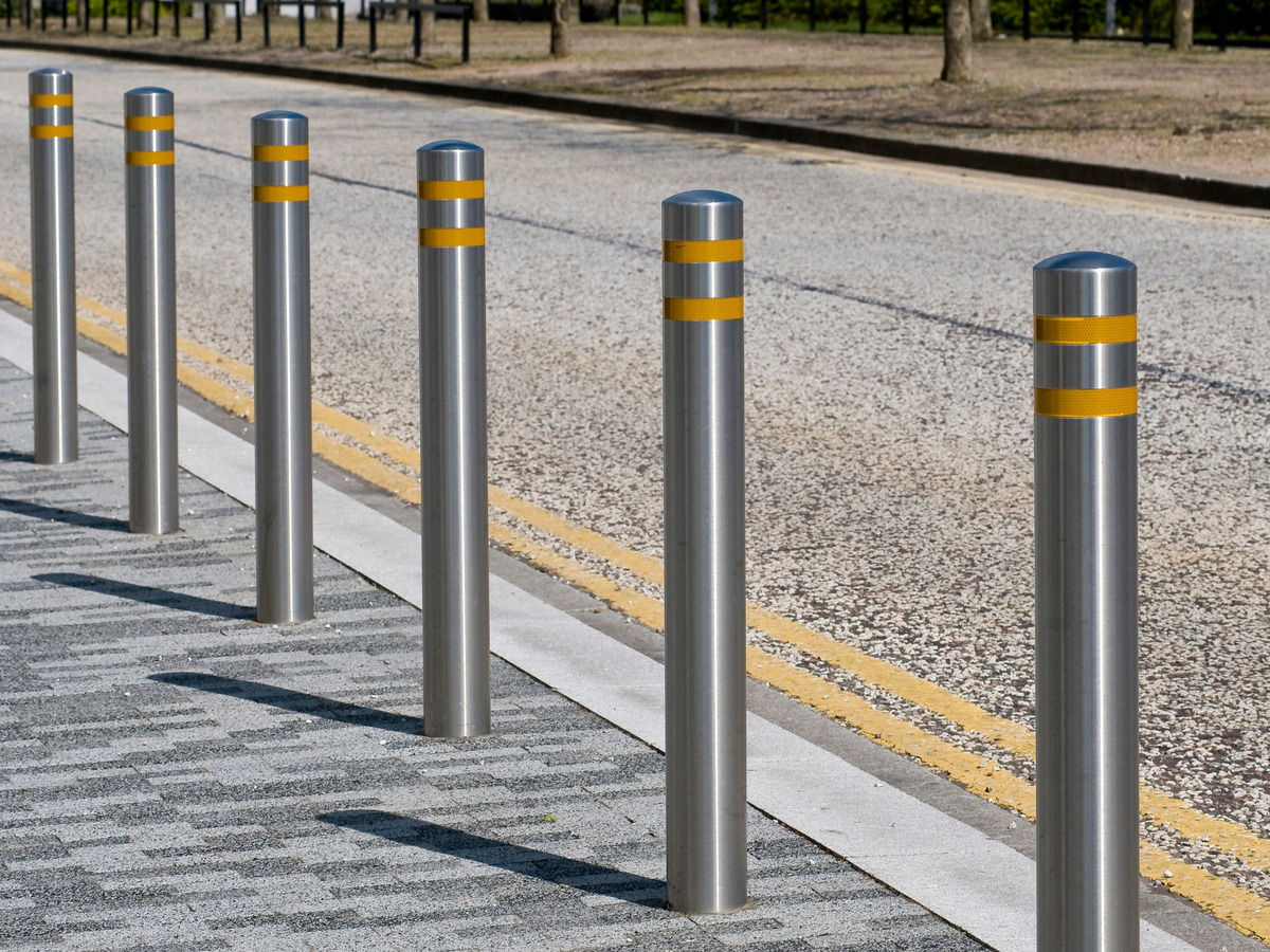 OPTSIGNS | Bollard Impact Damage Assessment & Repair Guide: What to Check After Collision
