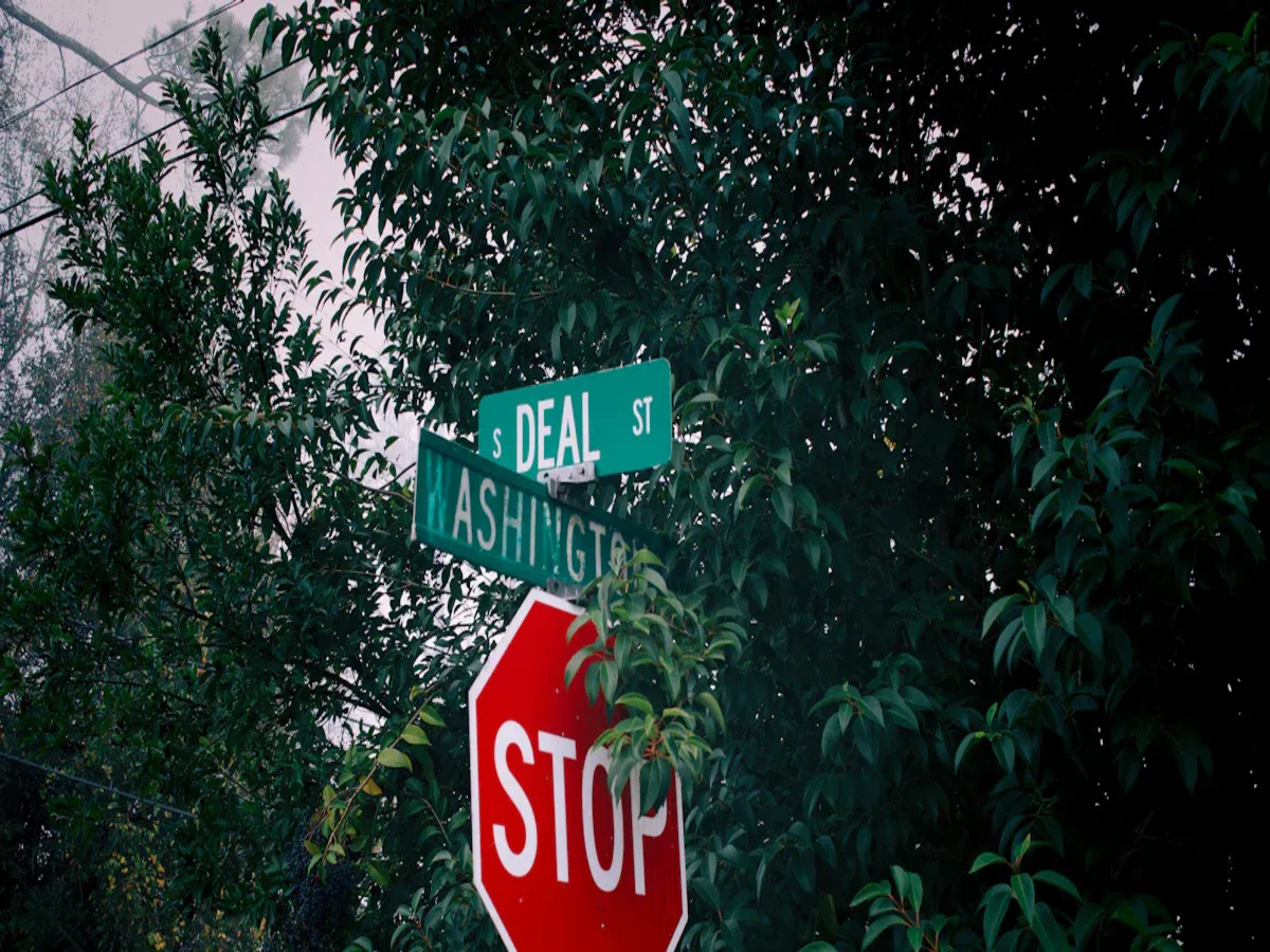 OPTSIGNS | Comparing Traffic Sign Standards: The Differences Between New South Wales (TfNSW) and Victoria (VicRoads)