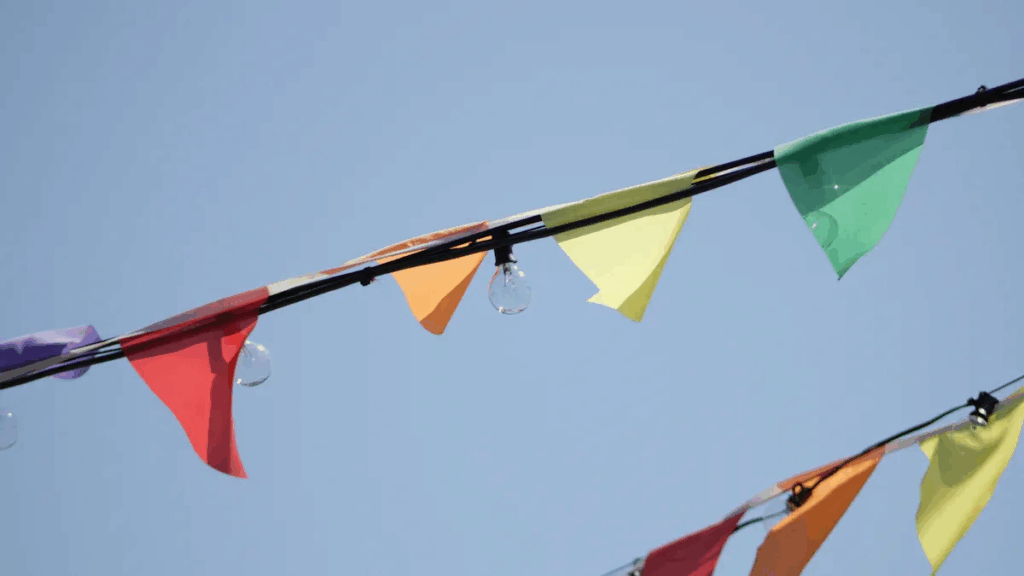 옵션 | 안전 빵 깃발: 사용에 대한 완전한 안내서, 이익, 모범 사례 OPTSIGNS | Safety Bunting Flags: The Complete Guide to Usage, Benefits, and Best Practices