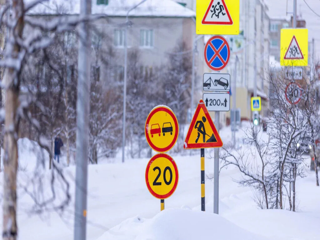 OPTSIGNS | 3M or Avery Which Reflective Road Sign Performs Best in Harsh Weather