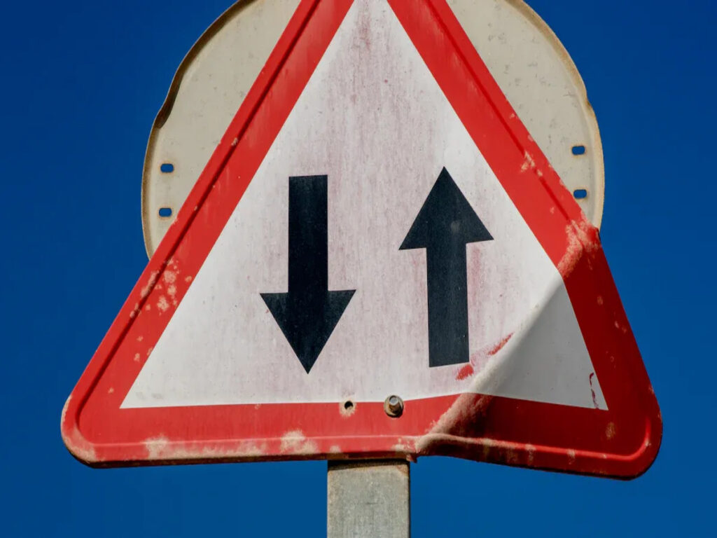 OPTSIGNS | Visual Distance vs Sign Size: How Readability Works on the Road