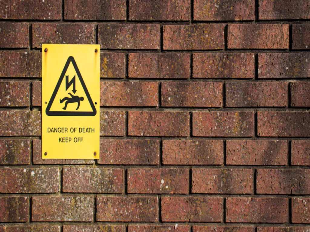 オプトサイン | カスタムOSHA警告標識が職場の安全に不可欠である理由 2025 OPTSIGNS | Why Custom OSHA Caution Signs Are Essential for Workplace Safety in 2025