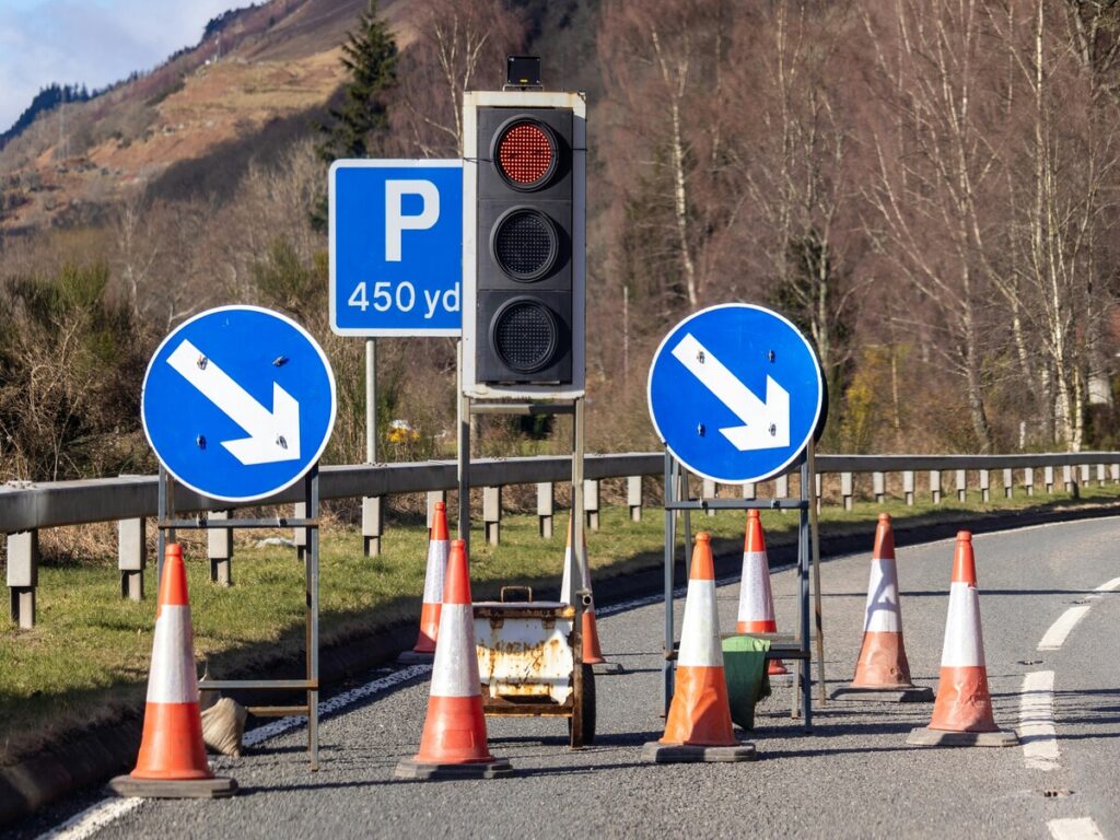SEGNI OTTICI | Understanding the Role of Reflective Traffic Signs in UK Road Safety OPTSIGNS | Understanding the Role of Reflective Traffic Signs in UK Road Safety