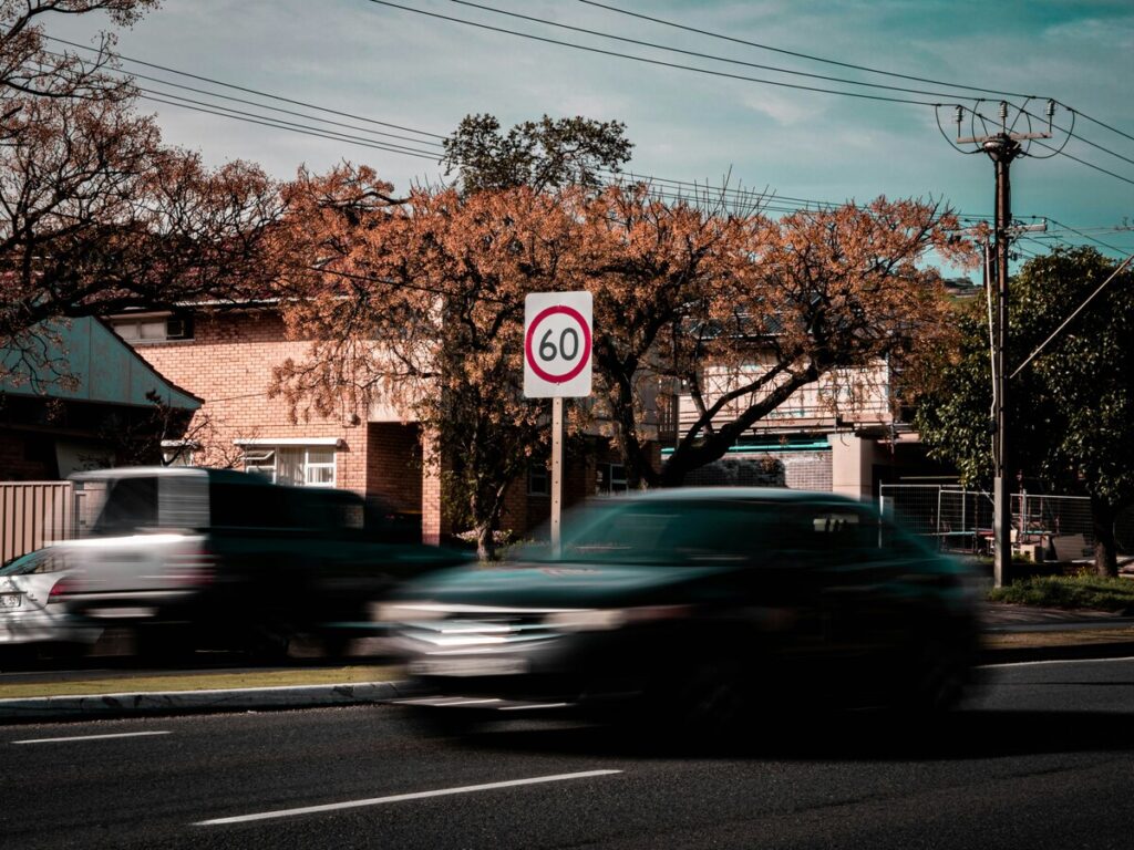 옵션 | ACM vs Plastic: Which Material is Better for High-Visibility Traffic Signs for Sale? OPTSIGNS | ACM vs Plastic: Which Material is Better for High-Visibility Traffic Signs for Sale?