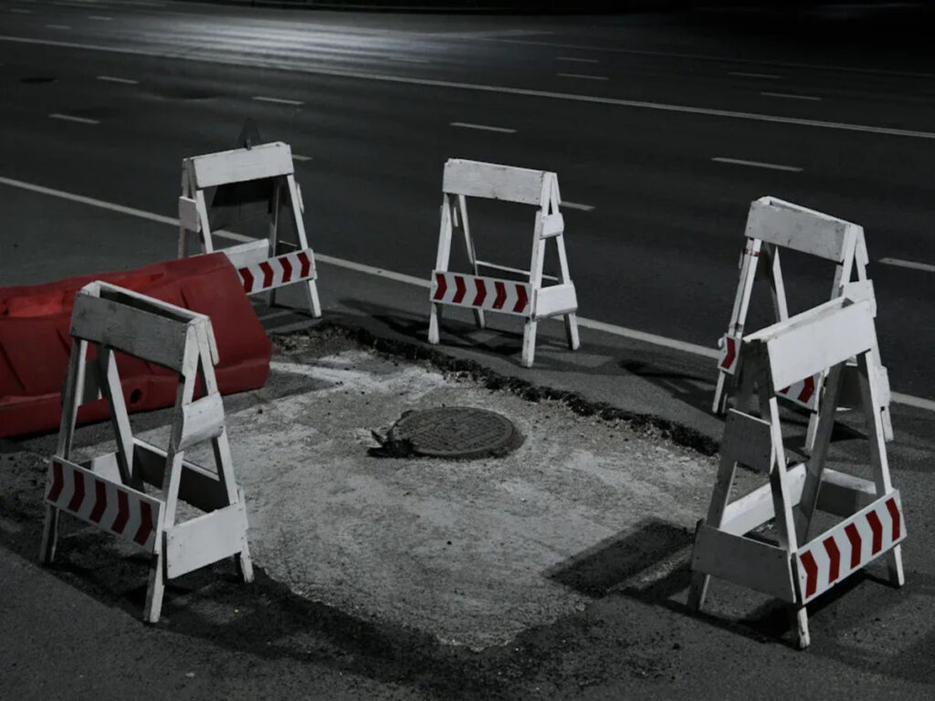 OPTSIGNS | Comparing Type 1 and Type 2 Safety Barricades for Road Safety