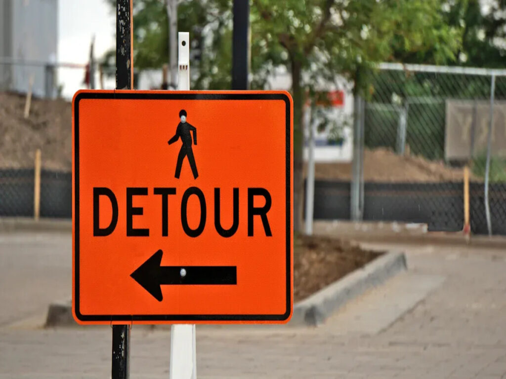 OPTSIGNS | A Guide to Effective Detour Sign Management on Construction Sites