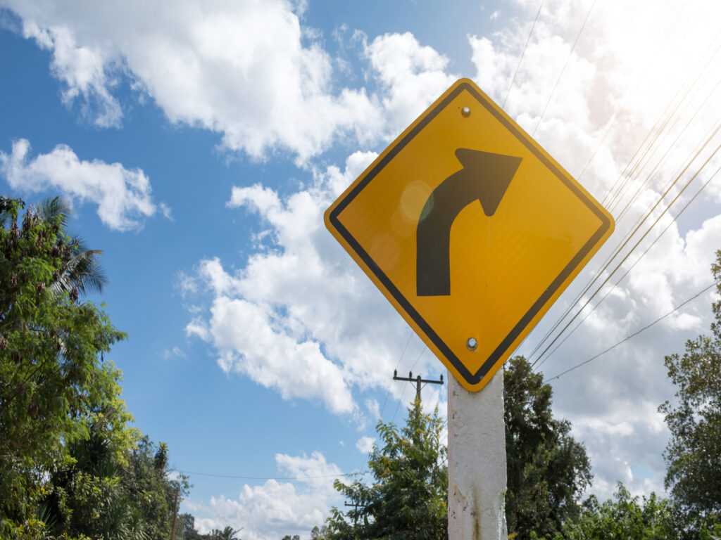 SIGNES OPTIQUES | Amélioration des achats de panneaux de route personnalisés pour des routes plus sûres et plus efficaces OPTSIGNS | Improving Custom Road Sign Procurement for Safer and More Efficient Roads