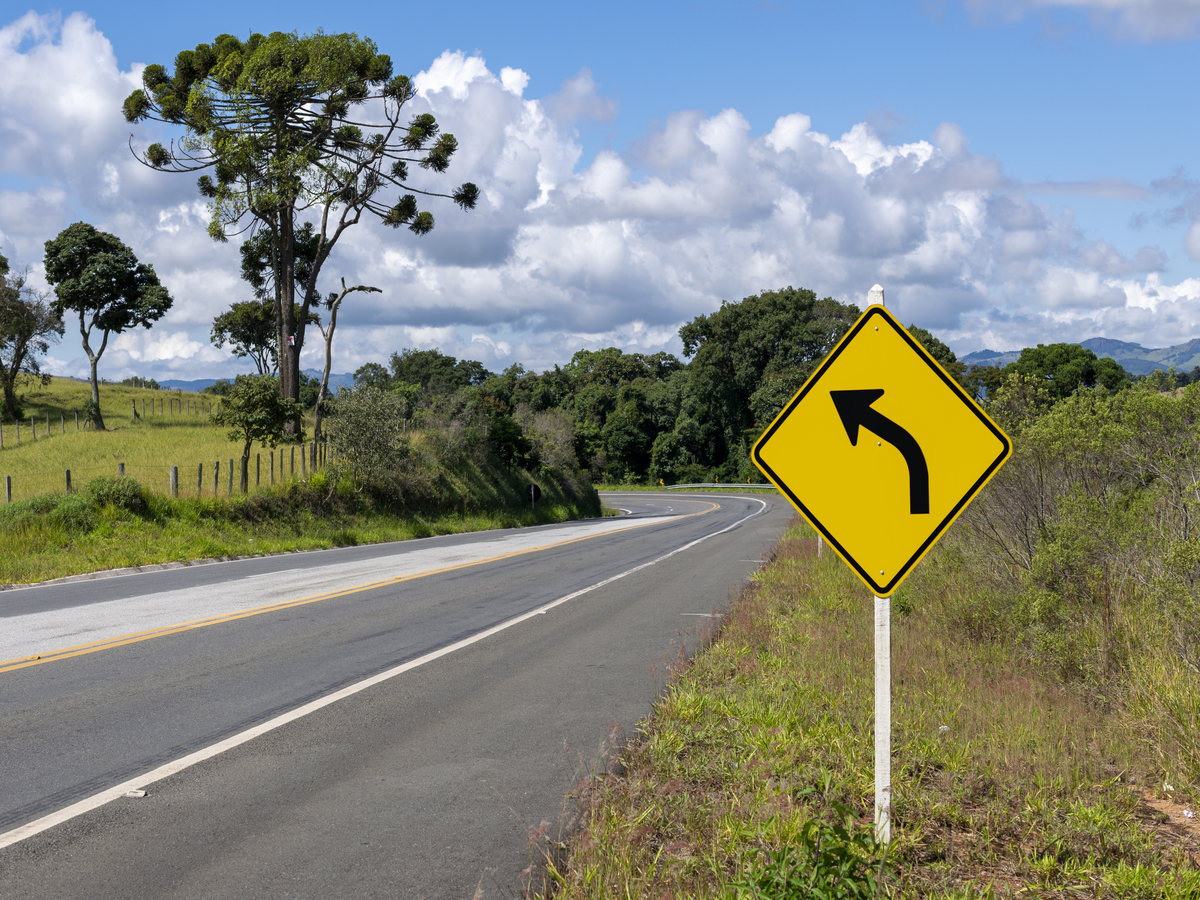 Traffic Sign Size Affects Material Choice and Mounting in Australia