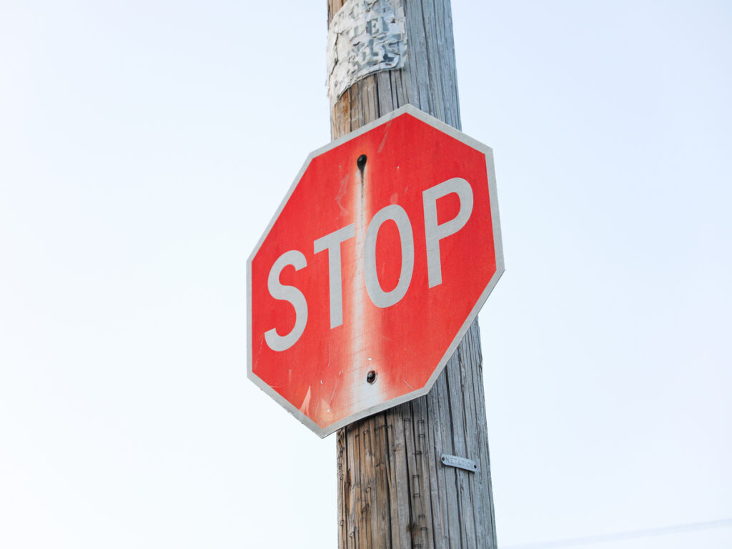 옵션 | Can You Use US-Style STOP Signs in the UK or Australia? OPTSIGNS | Can You Use US-Style STOP Signs in the UK or Australia?