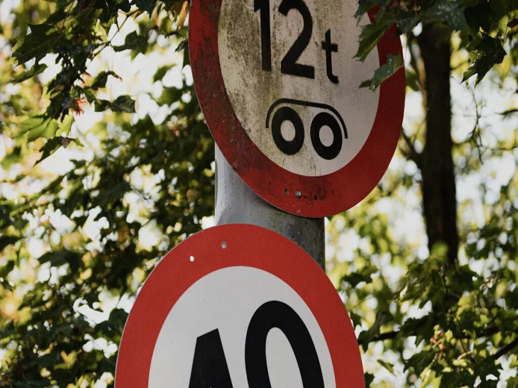 OPTSIGNS | Aluminum Sheets Pricing for Traffic Signs: Factors Affecting Cost and Value