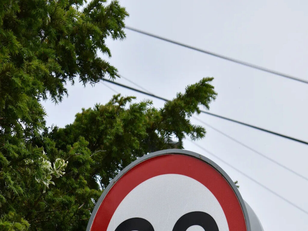 OPTSIGNS | Aluminum Traffic Signs Thickness and Its Role in Meeting MUTCD Compliance
