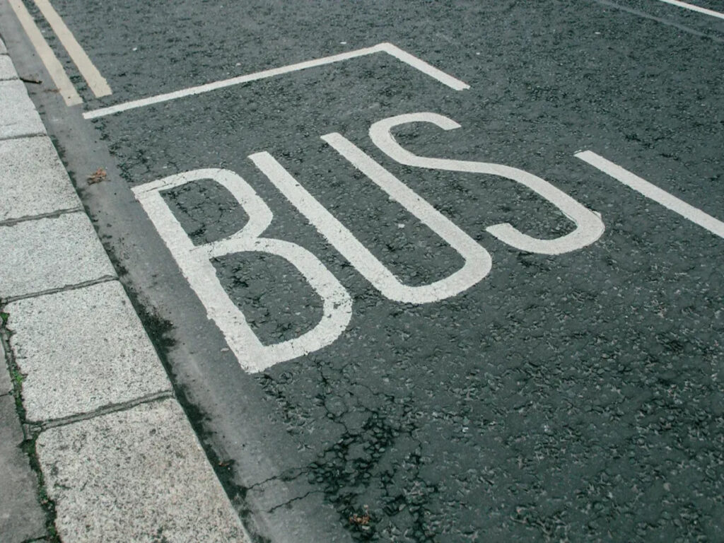 विकल्पसंकेत | How to Choose the Right Signage for Bus Lanes: A Traffic Management Perspective OPTSIGNS | How to Choose the Right Signage for Bus Lanes: A Traffic Management Perspective