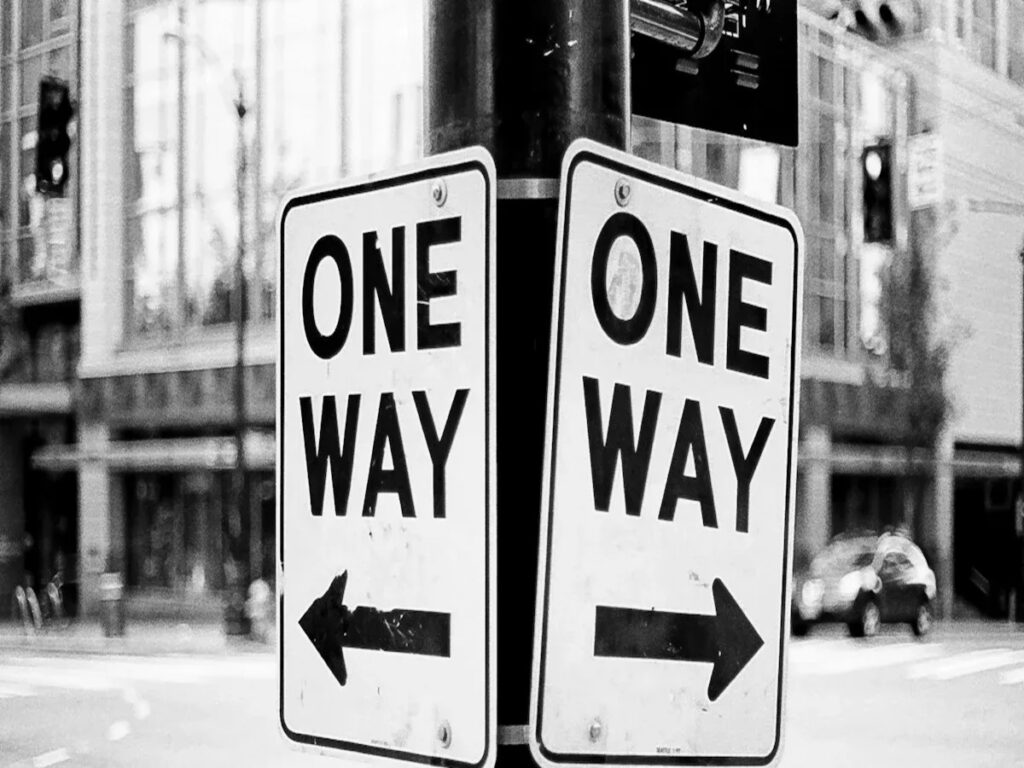 OPTSIGNS | Understanding MUTCD Standards for One Way Traffic Sign Sizes