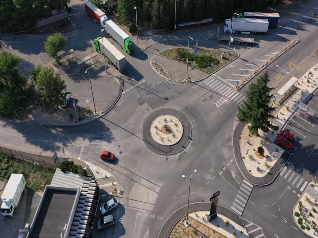 विकल्पसंकेत | Boosting Safety and Efficiency with Strategic Roundabout Traffic Sign Deployment OPTSIGNS | Boosting Safety and Efficiency with Strategic Roundabout Traffic Sign Deployment