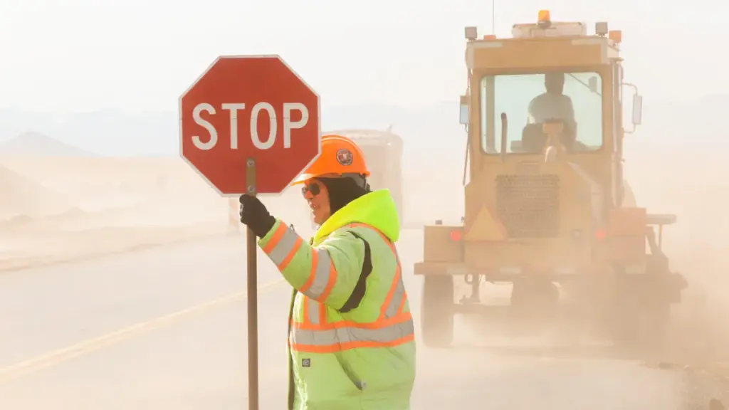OPTSIGNS | Weight Considerations for Large Aluminum Signs in Traffic and Roadwork Projects