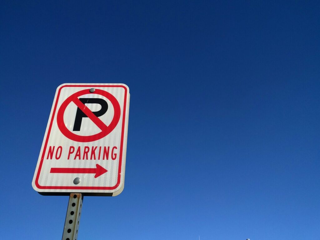 OPTSIGNS | Por que os sinais de estacionamento de alumínio são a solução ideal para estacionamentos ao ar livre OPTSIGNS | Why Aluminum Parking Signs Are the Ideal Solution for Outdoor Parking Lots