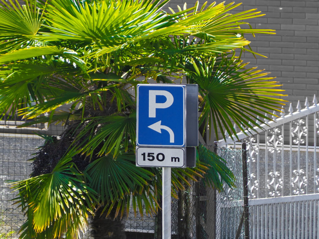 OPTSIGNS | Projetando sinais de estacionamento de alumínio personalizados para o seu negócio: Um guia passo a passo OPTSIGNS | Designing Custom Aluminum Parking Signs for Your Business: A Step-by-Step Guide