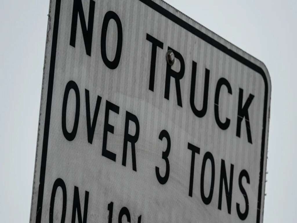 OPTSIGNS | Understanding Weight Limit Signs: Key Regulations, Types, and Safety Considerations