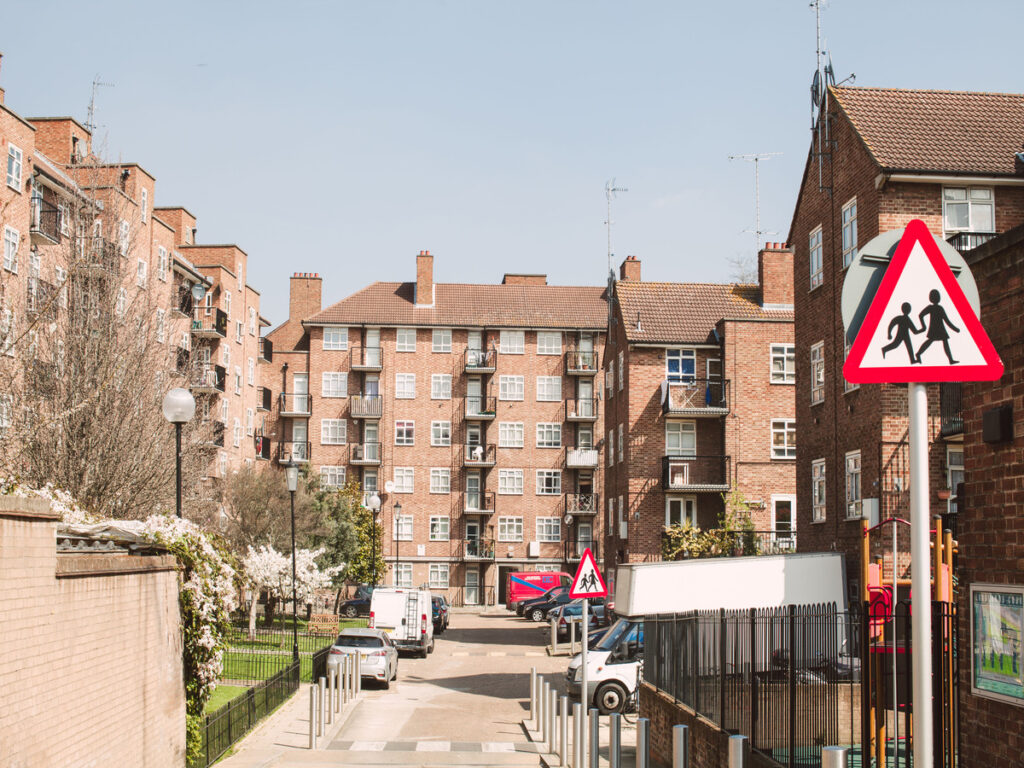 SIGNES OPTIQUES | How Laminated Aluminum Protects Signs Against Scratches and UV Damage OPTSIGNS | How Laminated Aluminum Protects Signs Against Scratches and UV Damage