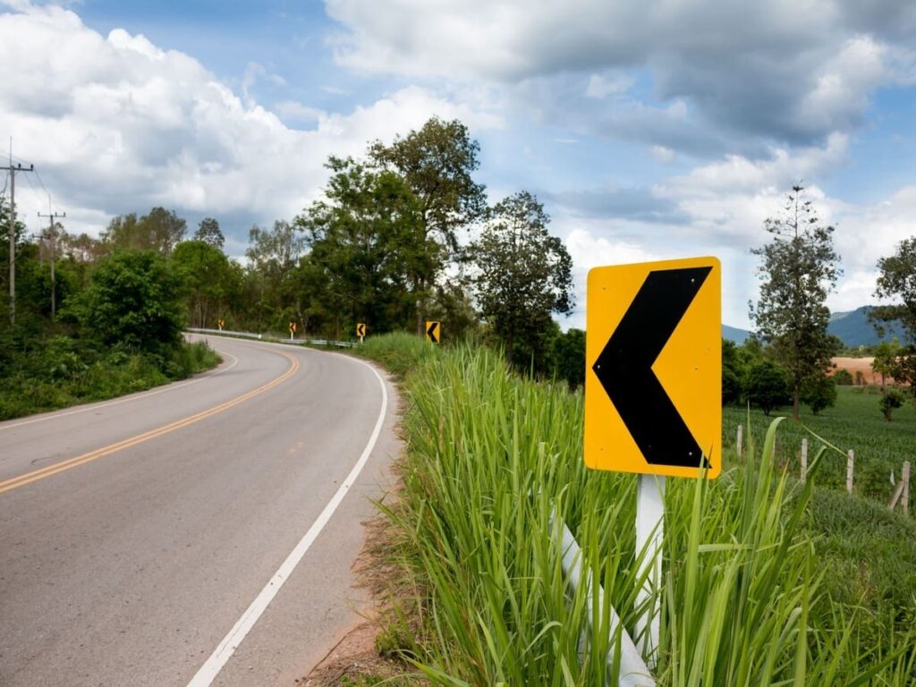 OPTSIGNS | How to Select the Best Sharp Curve Sign for Winding Roads and Hairpin Turns
