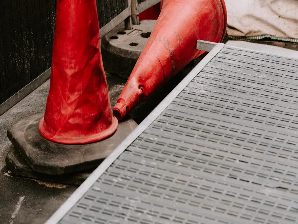 OPTSIGNS | How to Select and Maintain Traffic Cones According to Corrosion Resistance Requirements in the PPE Industry