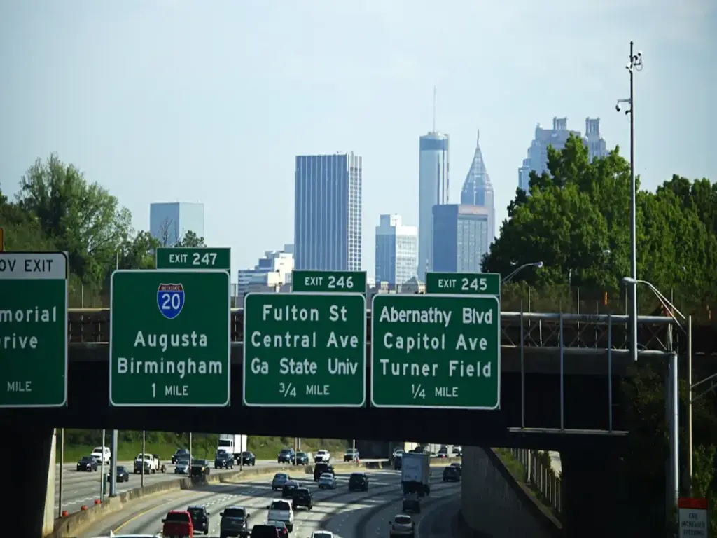 SEGNI OTTICI | Autostrade, Fareeways, and Interstates: How Traffic Signs Guide Drivers OPTSIGNS | Highways, Freeways, and Interstates: How Traffic Signs Guide Drivers