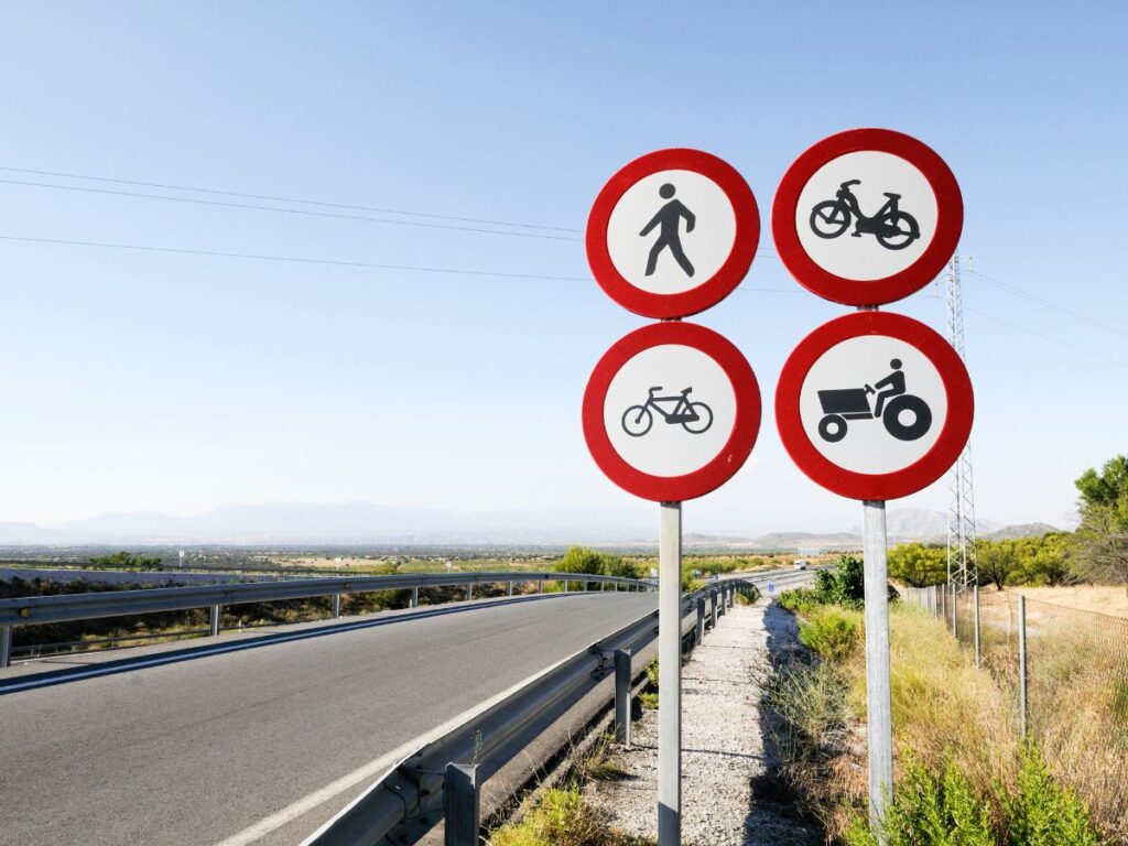 विकल्पसंकेत | शीर्ष 10 दुनिया में सड़क यातायात साइन निर्माता 2026 OPTSIGNS | Top 10 Road Traffic Sign Manufacturers in the World 2026