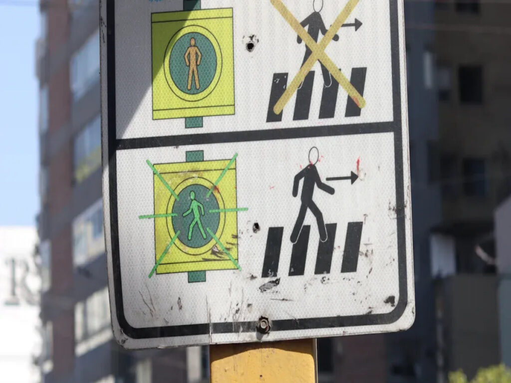 OPTSIGNS | How to Choose the Right Multi-Message Frame for Different Traffic Needs